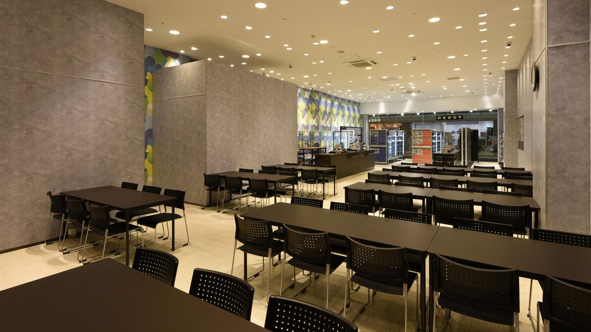「TSUTAYA Trading Card 平塚」の内観写真です