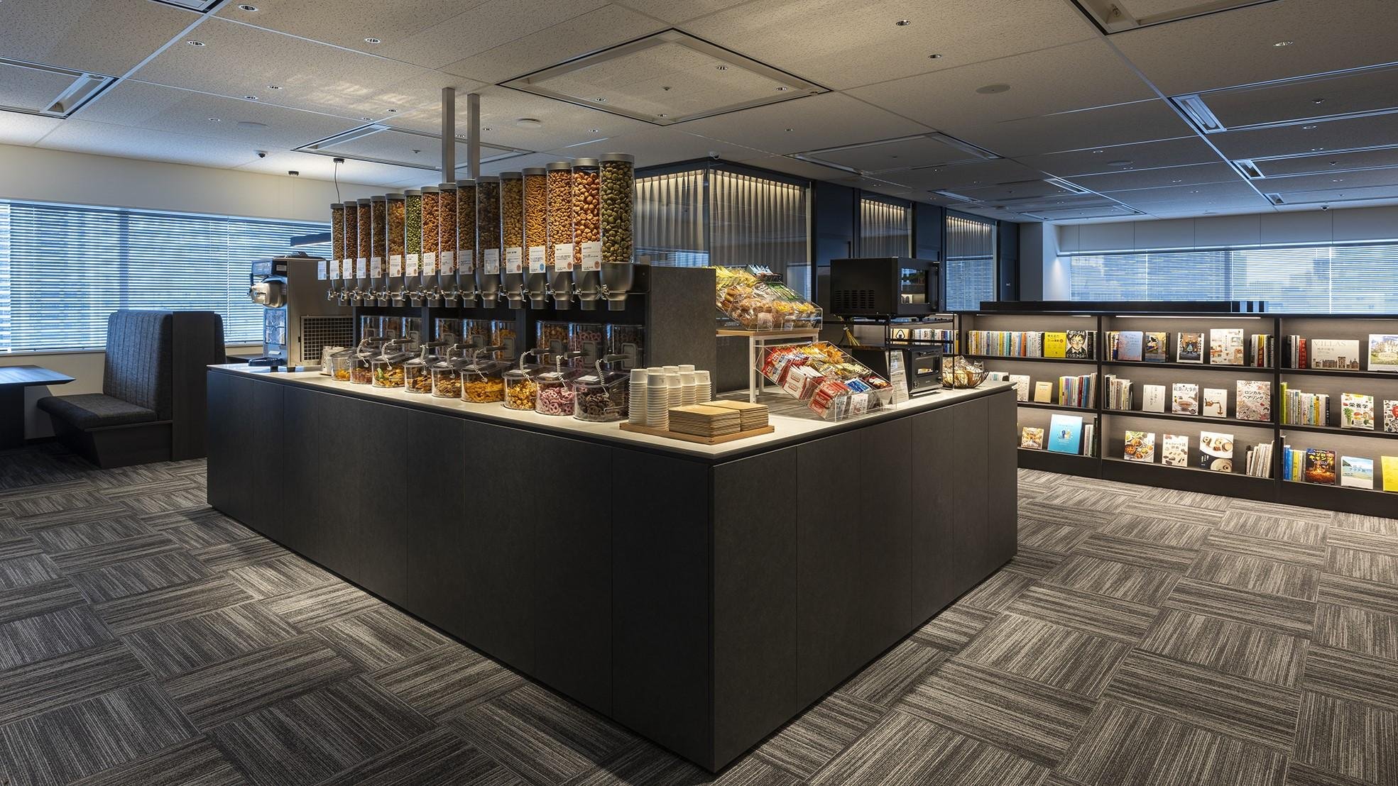 「SHARE LOUNGE晴海トリトン with H¹T」の店内画像です。