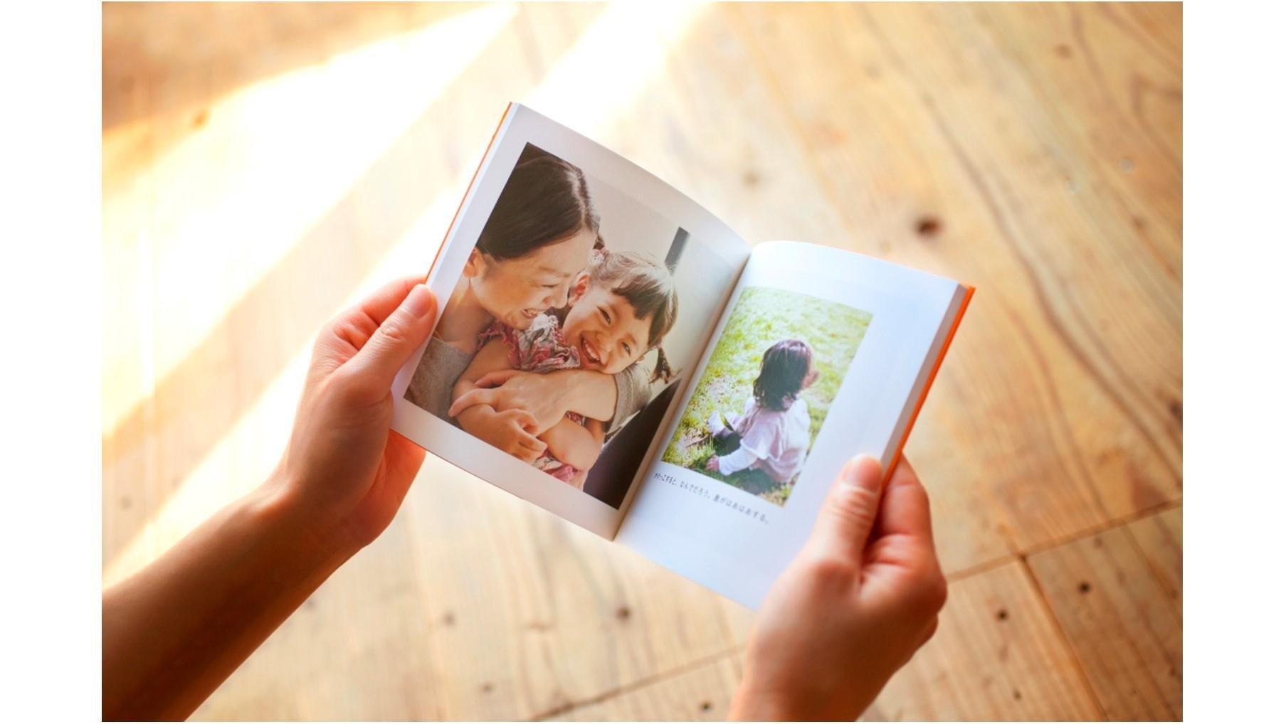 This is an explanatory image of the launch of the online photo printing service 