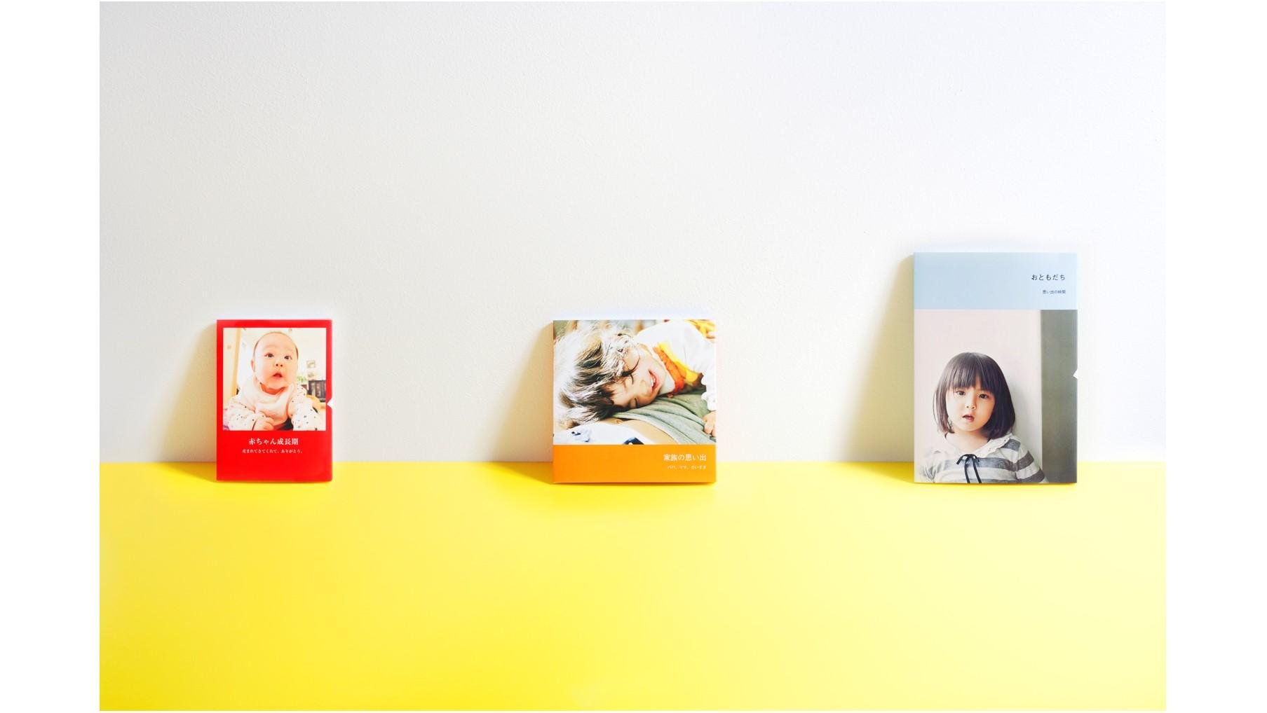 This is an explanatory image of the launch of the online photo printing service 