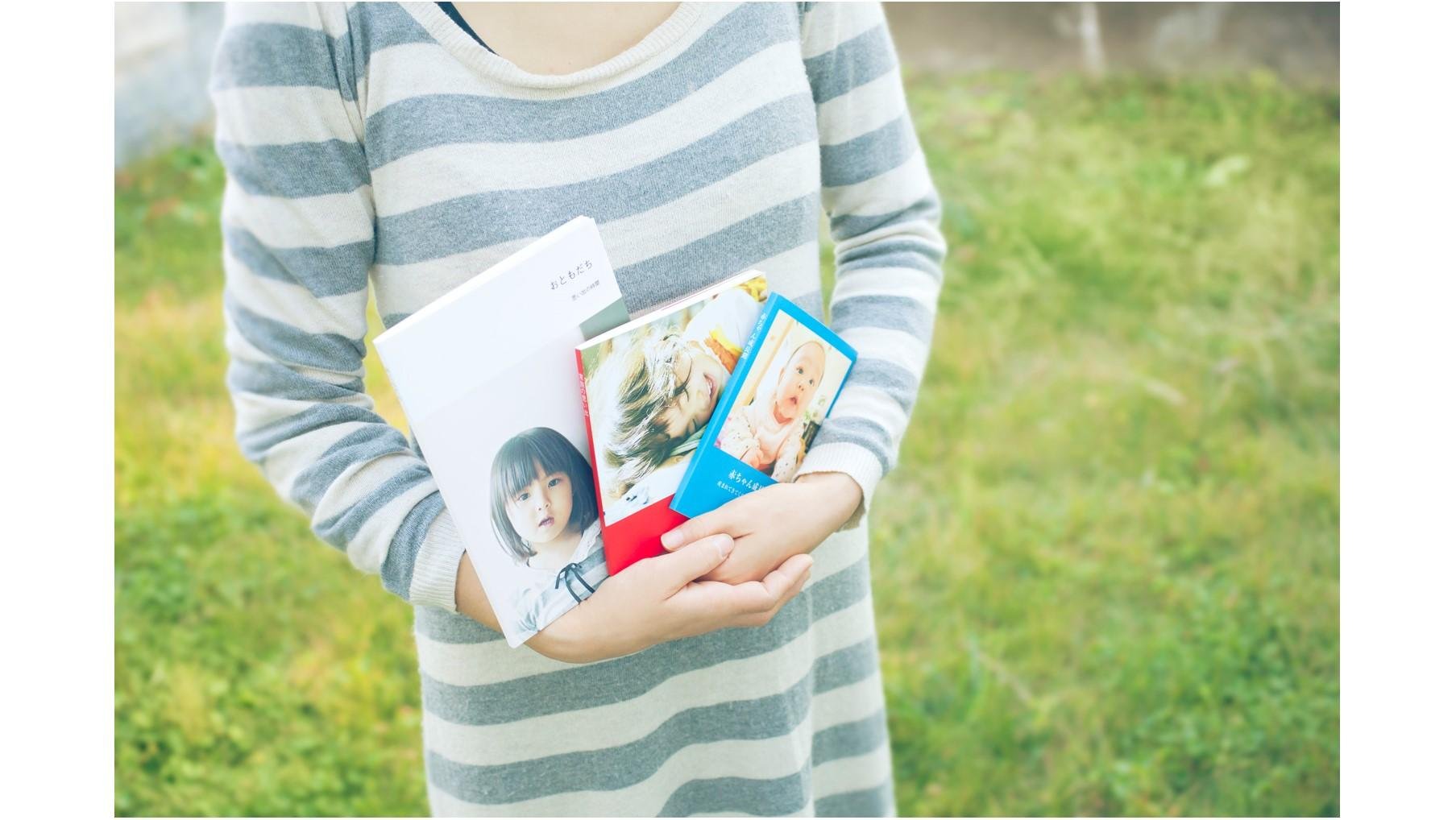 This is an explanatory image of the launch of the online photo printing service 