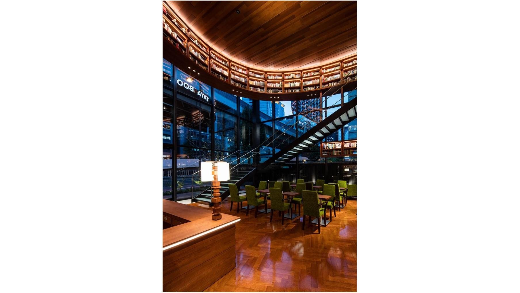 「TSUTAYA BOOK STORE梅田MeRISE」および 「STARTUP CAFE大阪~KANDAI Me RISE~」10月1日オープンの説明画像です