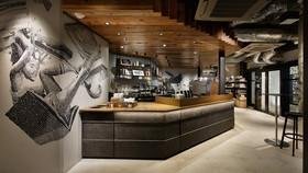 位于高架铁路下方的BOOK & CAFE，旨在成为中目黑的创意引擎。这是中目黑茑屋书店在中目黑站高架铁路下方开业的说明图。