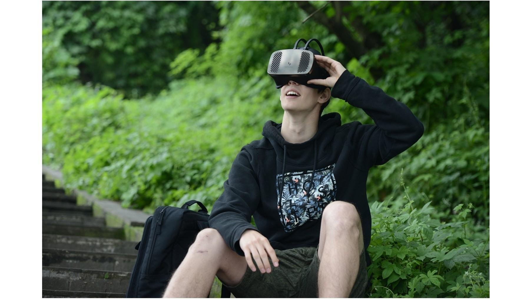 A first in Japan! Experience high-end VR equipment without an operator! Equipment rental and free VR experience now available at TSUTAYA Bajikoen store! 