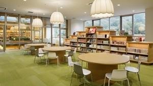 365日、朝9時から夜9時まで使える高梁市図書館　2017年2月4日開館の説明画像です