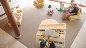 Airbnb初公式本の発行を記念　Airbnbホストの元力士・小錦さんのハワイ邸に泊まろう！の説明画像です