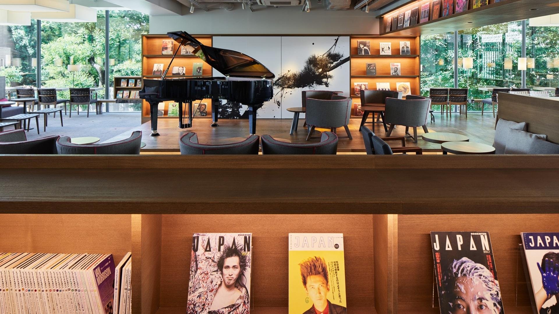 代官山 T-Site 書店音樂大樓是一家充滿音樂且視野極佳的咖啡館。