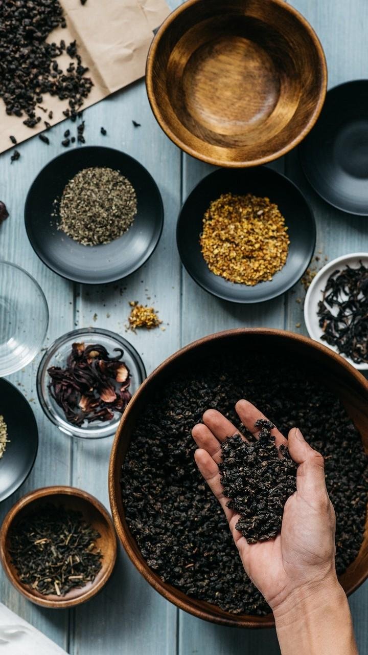 This is an explanatory image of the grand opening of the first store of 