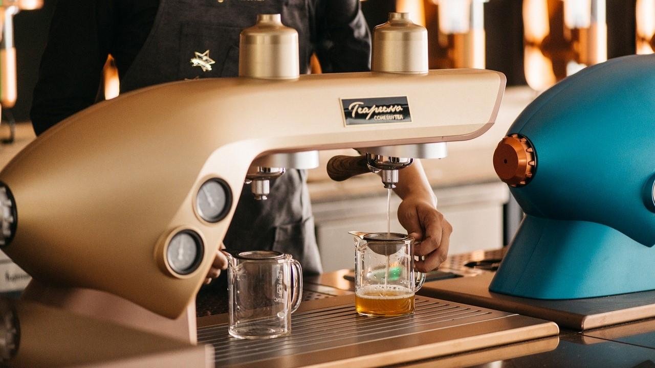 This is an explanatory image of the grand opening of the first store of 