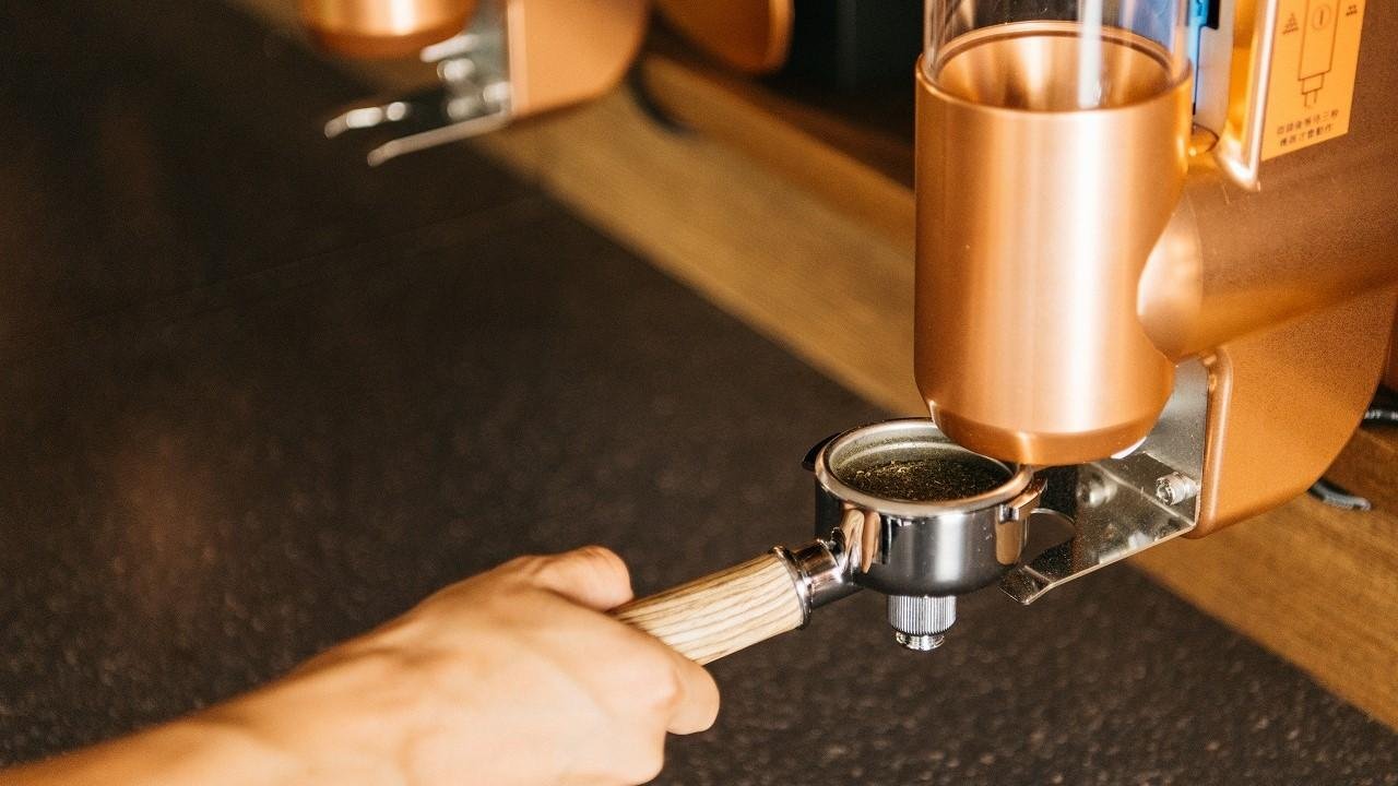 This is an explanatory image of the grand opening of the first store of 