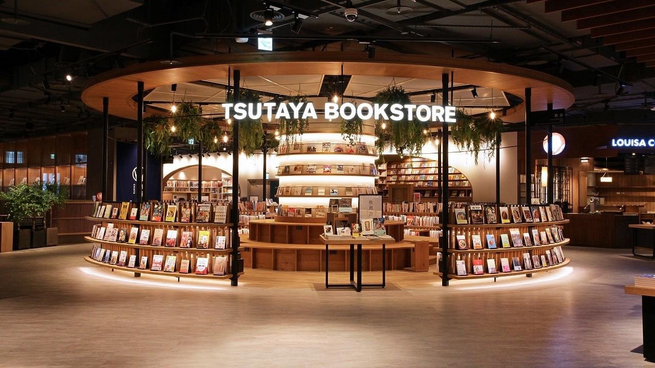 這是「TSUTAYA BOOKSTORE 南港店」的說明圖，該店將於 12 月 6 日在繁華的南港地區開業，該地區正在蓬勃發展，並為與孩子共度時光提供了一種獨特的方式。