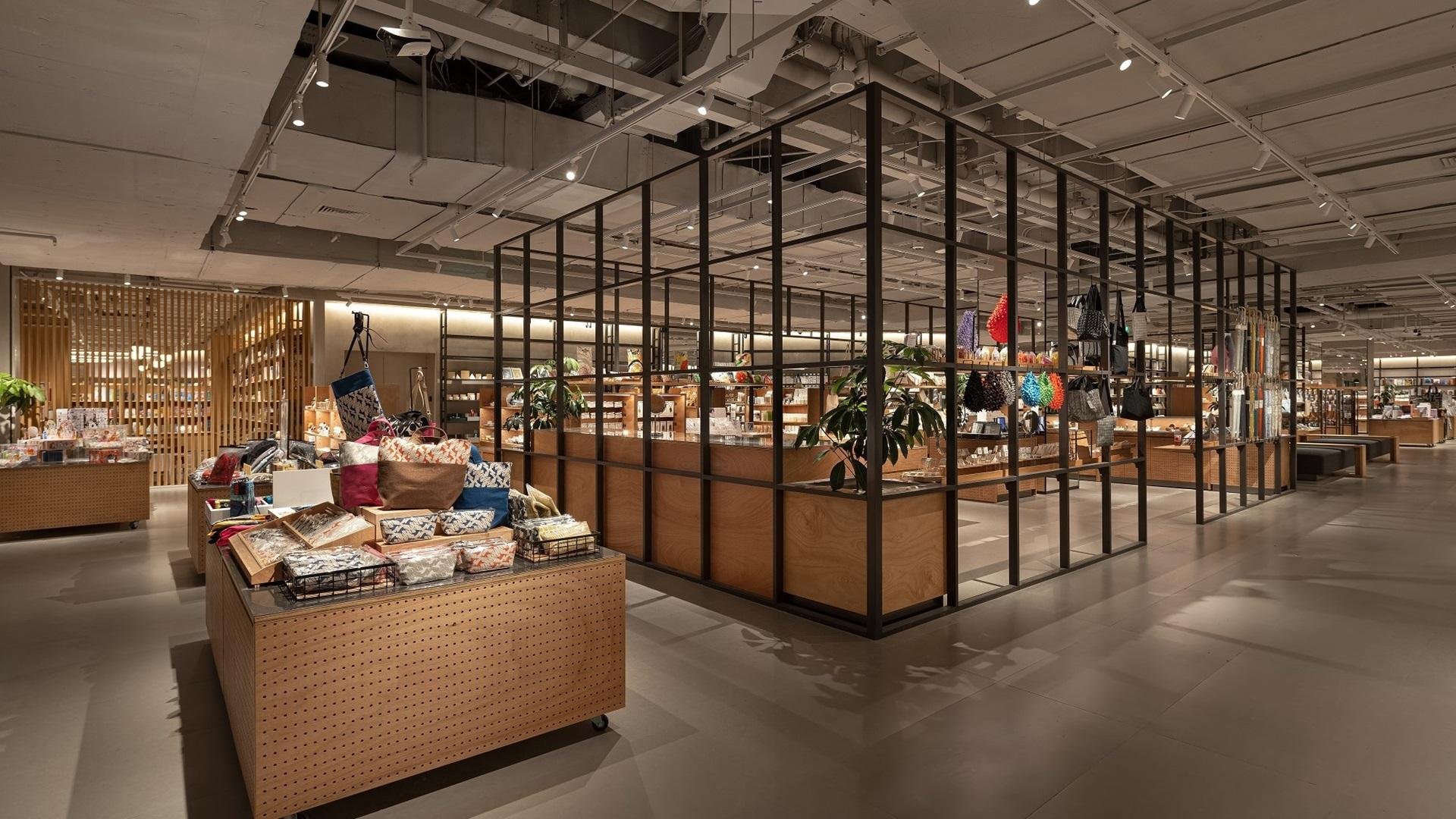 這是TSUTAYA書店在中國大陸的第一家門市「TSUTAYA書店天津仁恆伊勢丹店」的說明書，該店將於9月30日（星期四）開業。