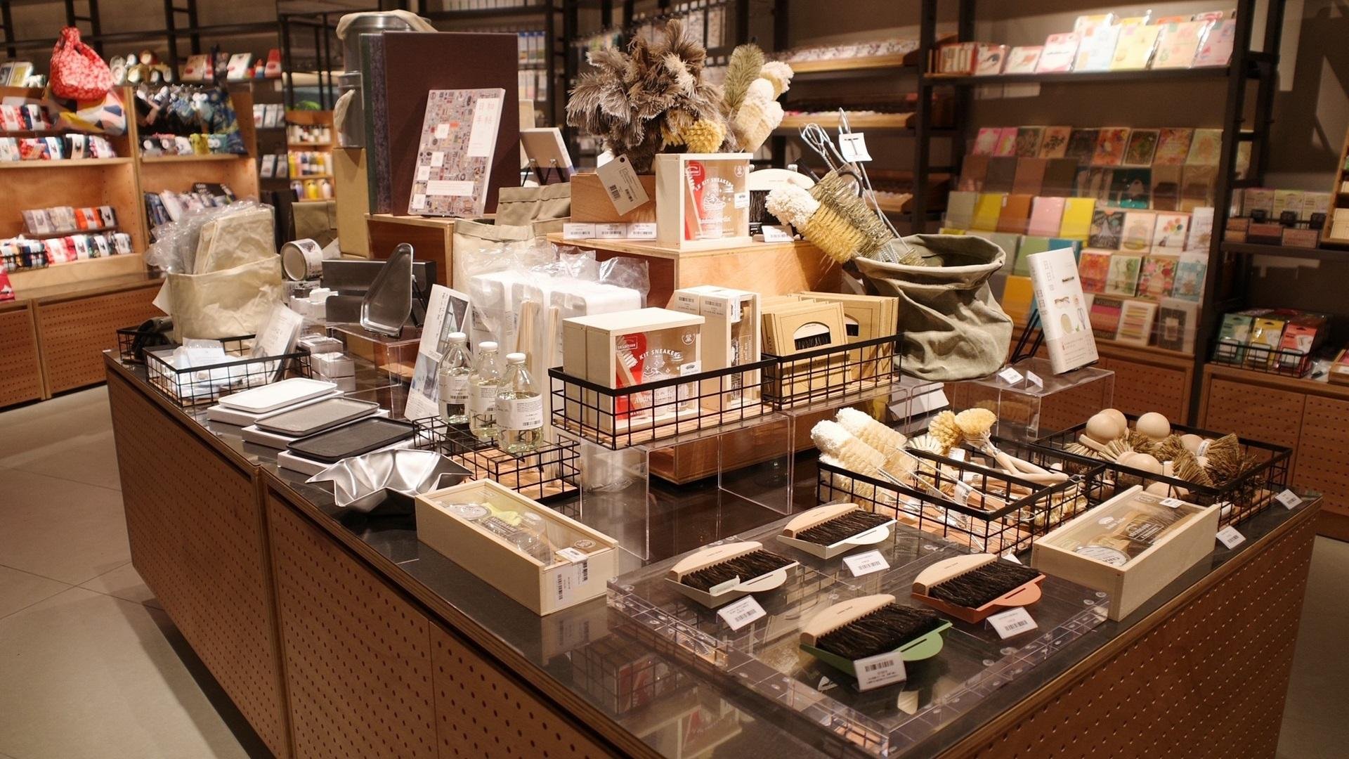 這是TSUTAYA書店在中國大陸的第一家門市「TSUTAYA書店天津仁恆伊勢丹店」的說明書，該店將於9月30日（星期四）開業。