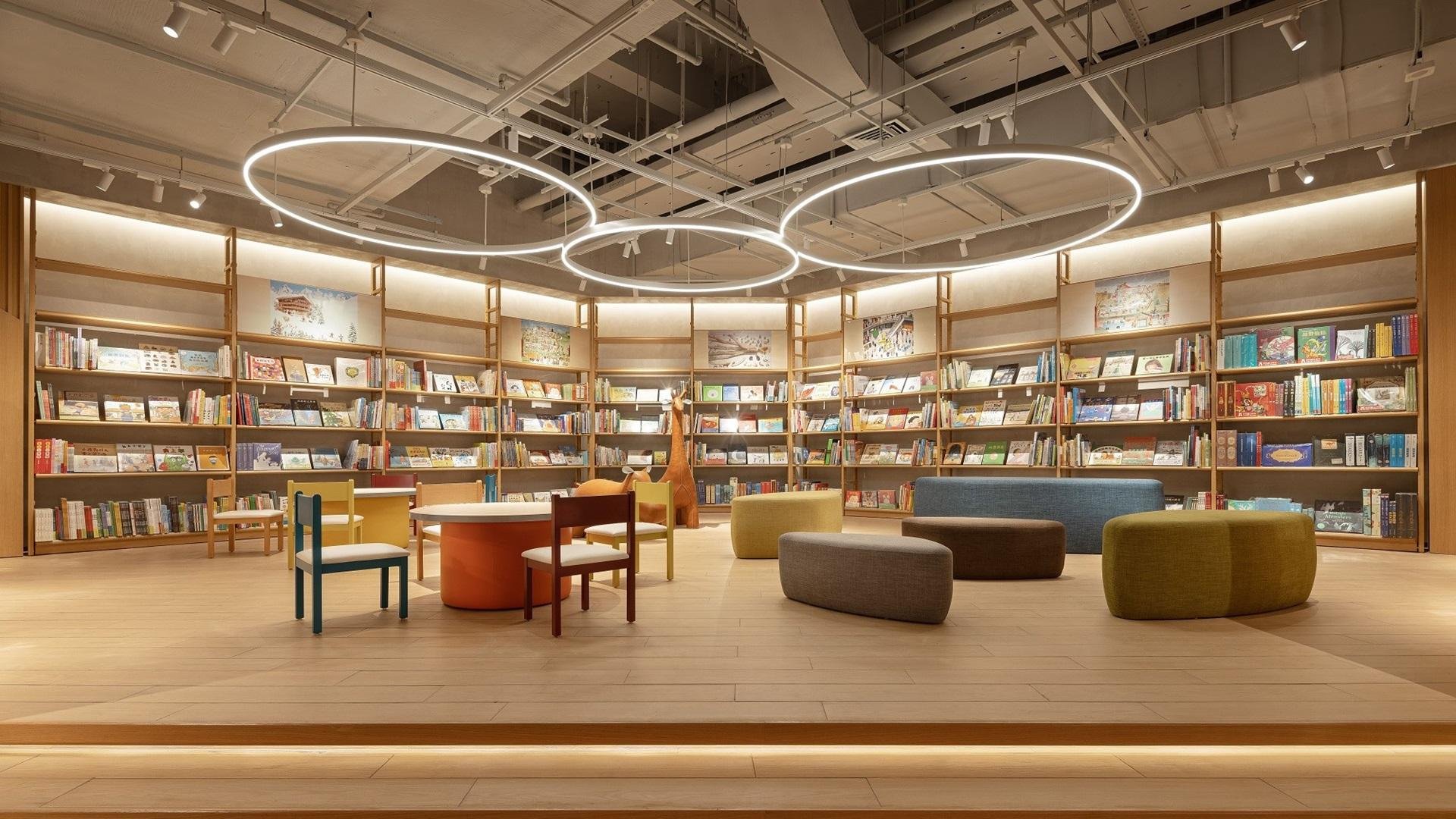 這是TSUTAYA書店在中國大陸的第一家門市「TSUTAYA書店天津仁恆伊勢丹店」的說明書，該店將於9月30日（星期四）開業。