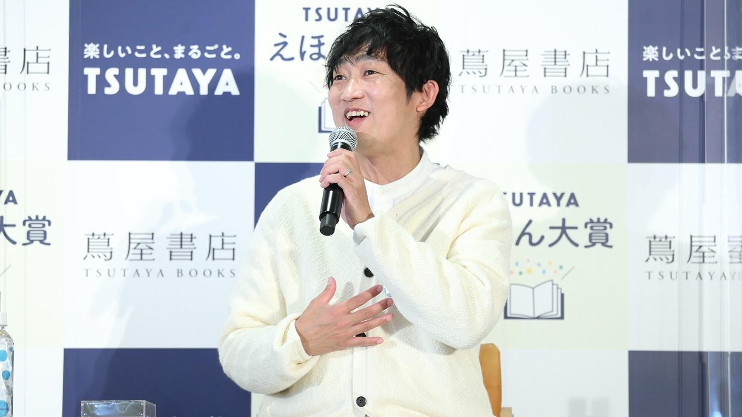 2019年度“育男奖”得主NON STYLE的石田彰作为嘉宾亮相。为大家带来第二届“TSUTAYA绘本奖”颁奖典礼的报道。大奖得主是《面包小偷大战假面包小偷》！下图为说明图。