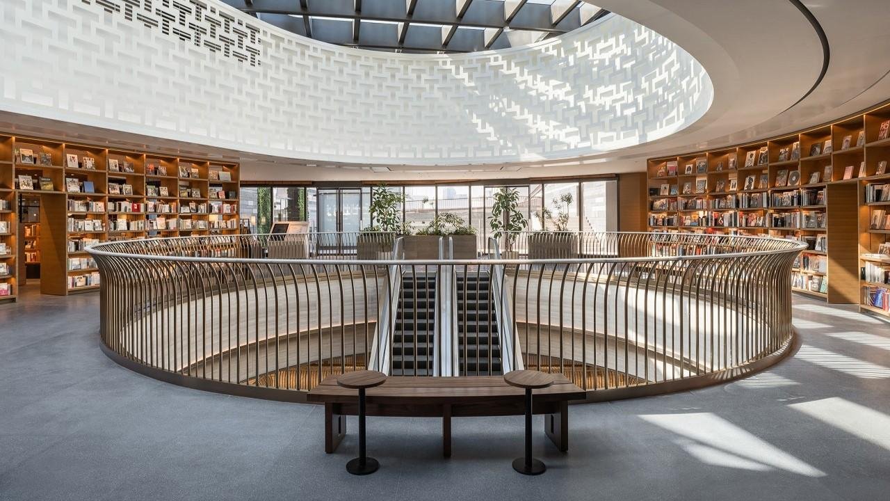 这是上海第二家茑屋书店“上海前滩太古里茑屋书店”的介绍图，该店将于11月12日开业。