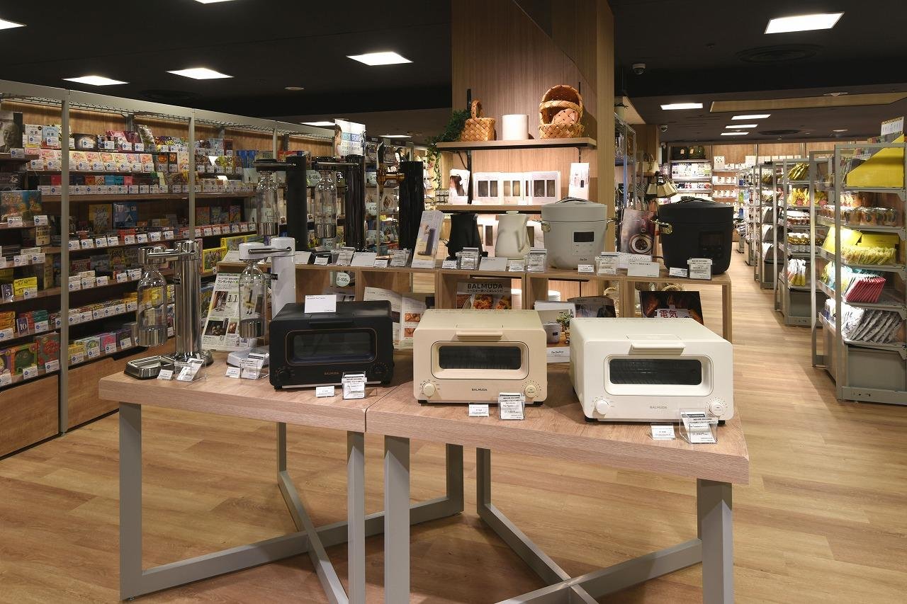 「「TSUTAYA BOOKSTORE 金沢エムザ」の特徴」の説明画像です