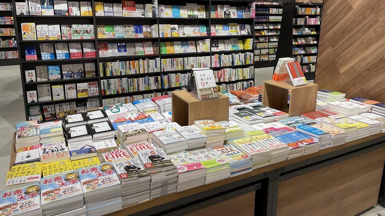 TSUTAYA BOOKSTORE イオンモール土岐の写真です