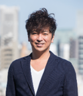 エグゼクティブプロデューサー/永松茂久氏のプロフィール写真です