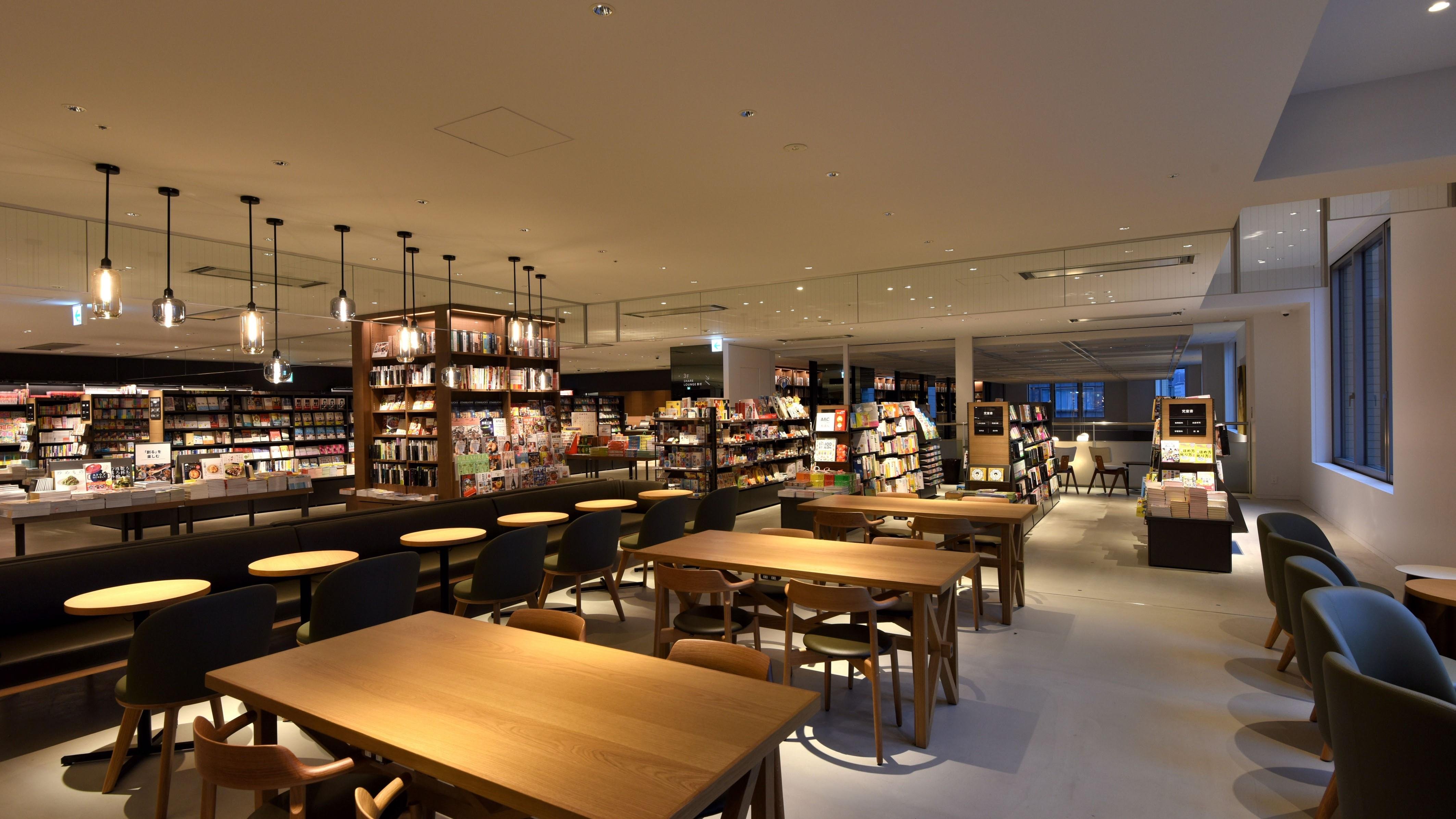 BOOK＆CAFEスタイルの店内