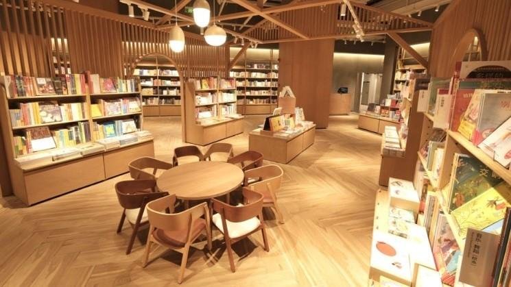 TSUTAYA BOOKSTORE 深圳中洲湾店