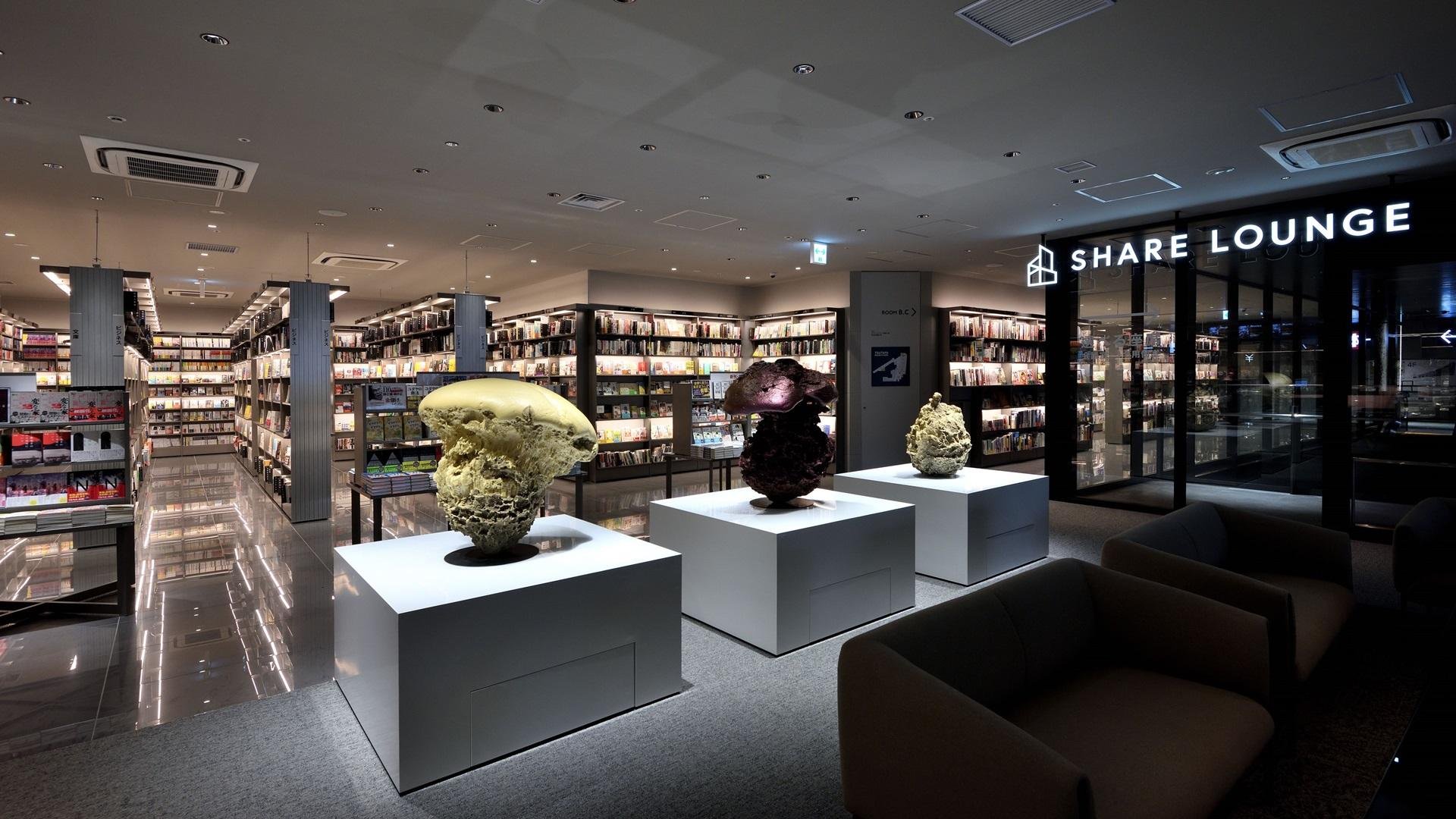 「TSUTAYA BOOKSTORE 渋谷サクラステージ」の店内写真です