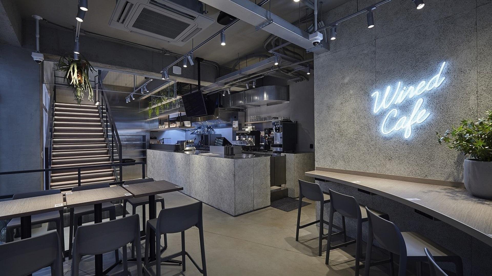 「TSUTAYA BOOKSTORE日月町店」の店内写真です