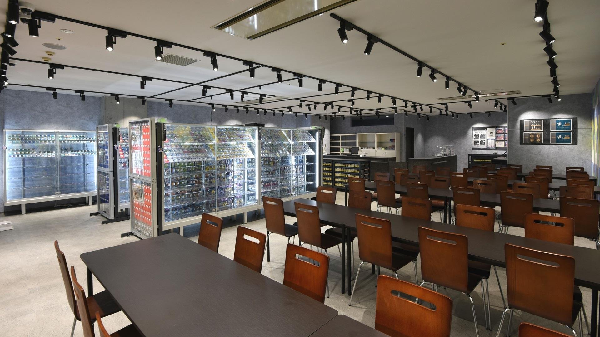 「TSUTAYA Trading Card 府中駅前」の店内画像です