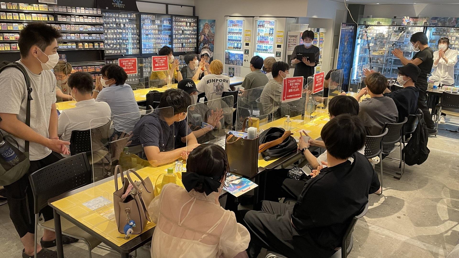 「TSUTAYA Trading Card 府中駅前」の店内画像です