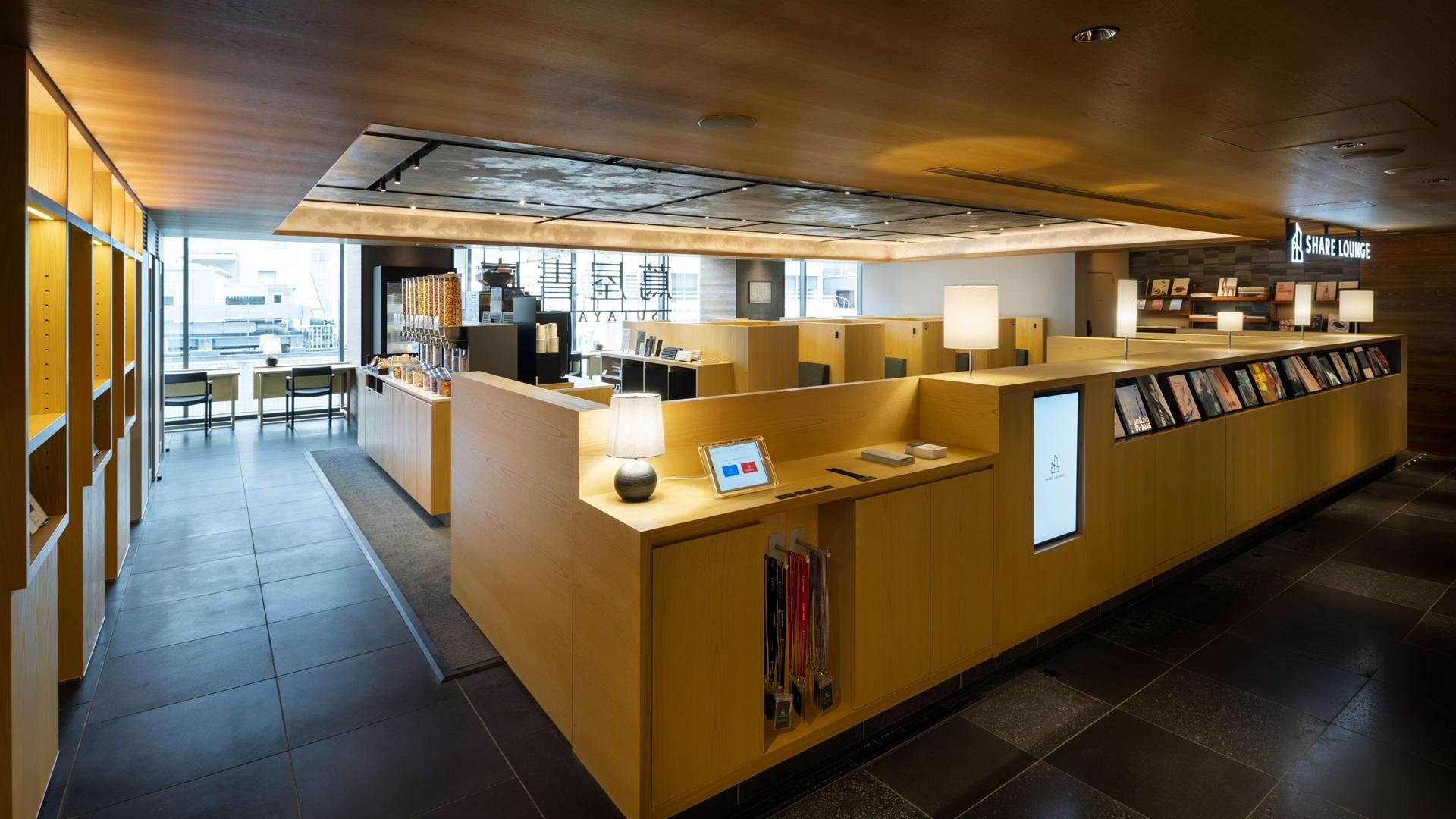 「銀座 蔦屋書店 SHARE LOUNGE」の店内画像です。