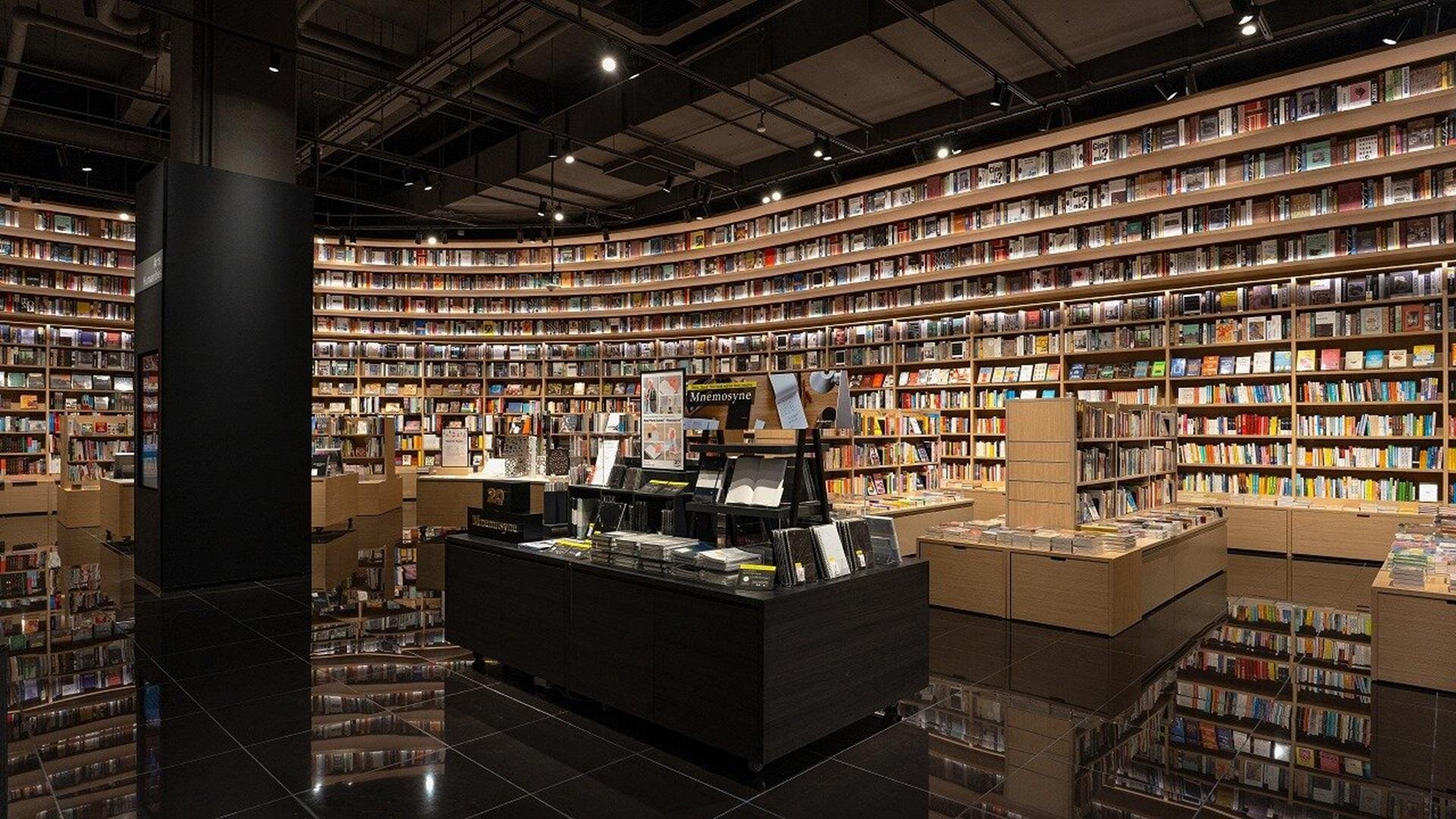 TSUTAYA BOOKSTORE イオンモール テブラウ シティ店の店内写真です