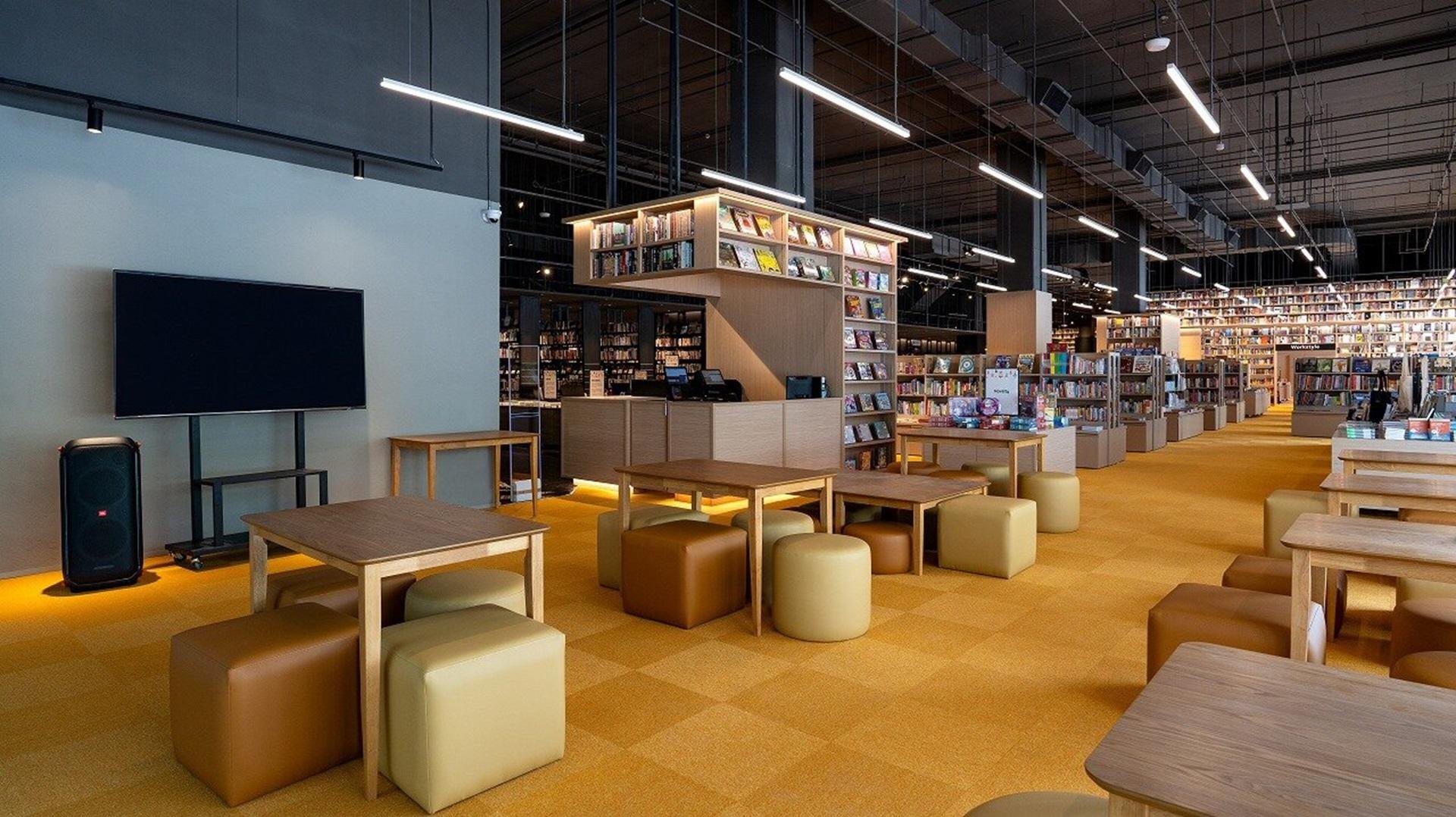 TSUTAYA BOOKSTORE イオンモール テブラウ シティ店の店内写真です