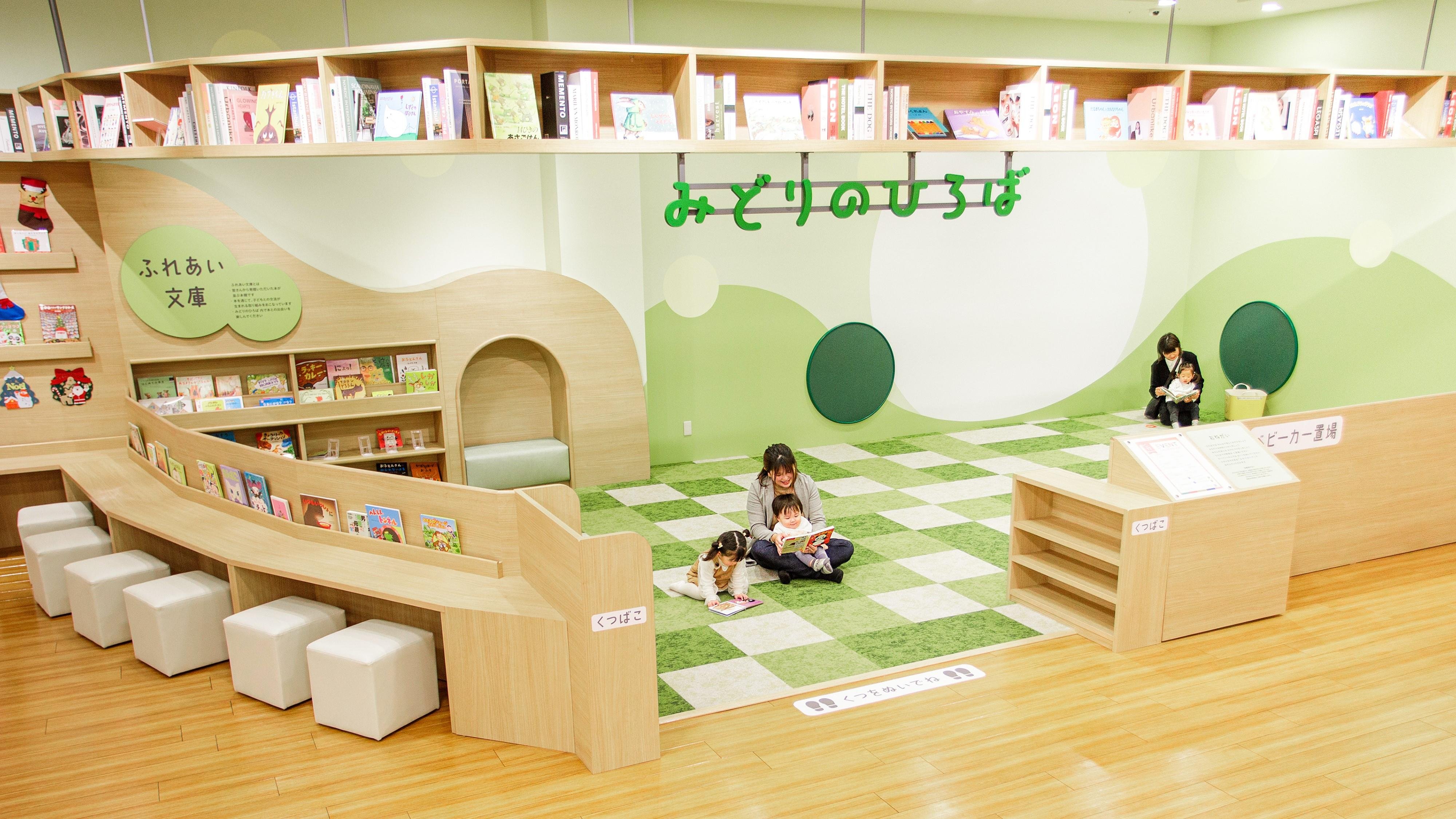 「アカチャンホンポ ららぽーと新三郷店」の店内画像です。