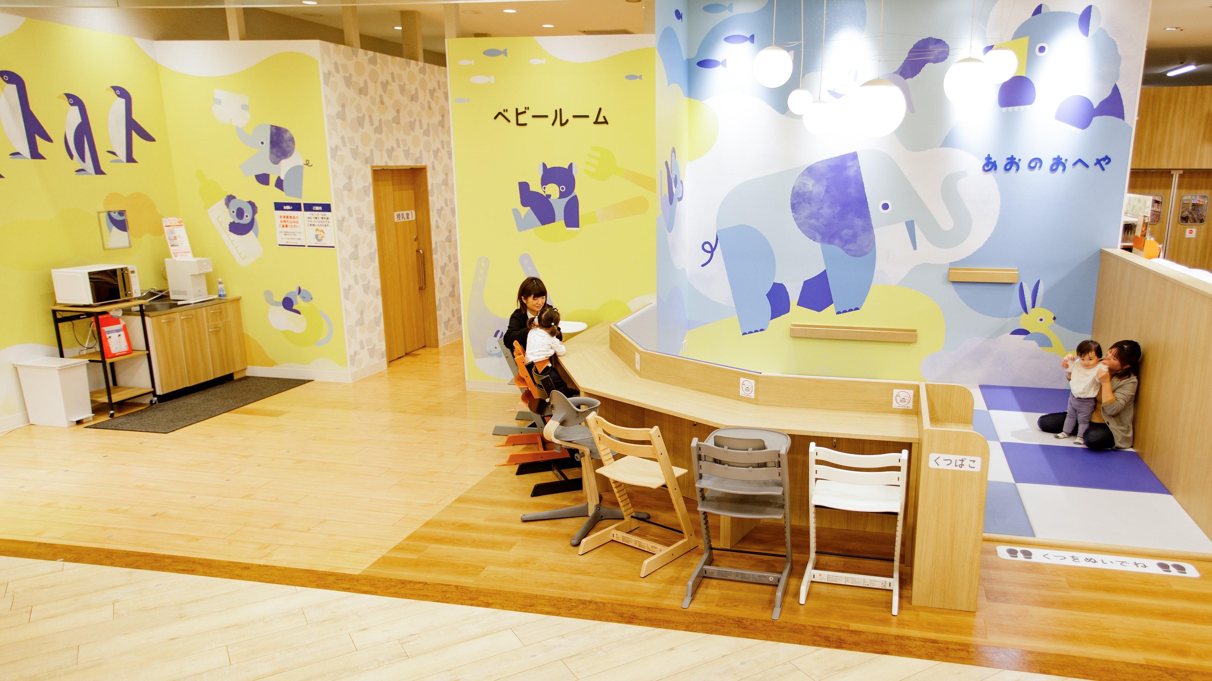 「アカチャンホンポ ららぽーと新三郷店」の店内画像です。