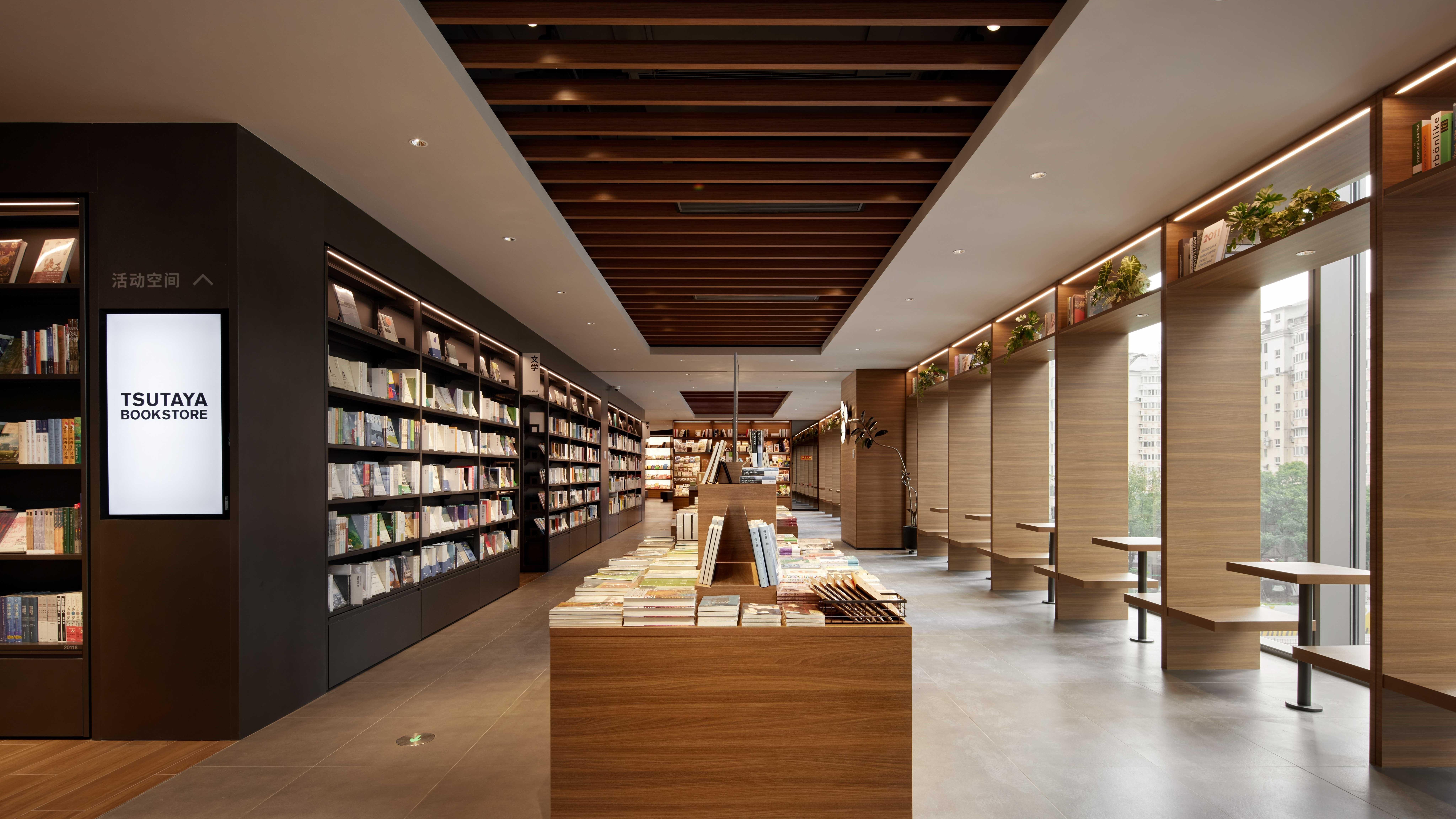 「TSUTAYA BOOKSTORE寧波K11店」の店内画像です。
