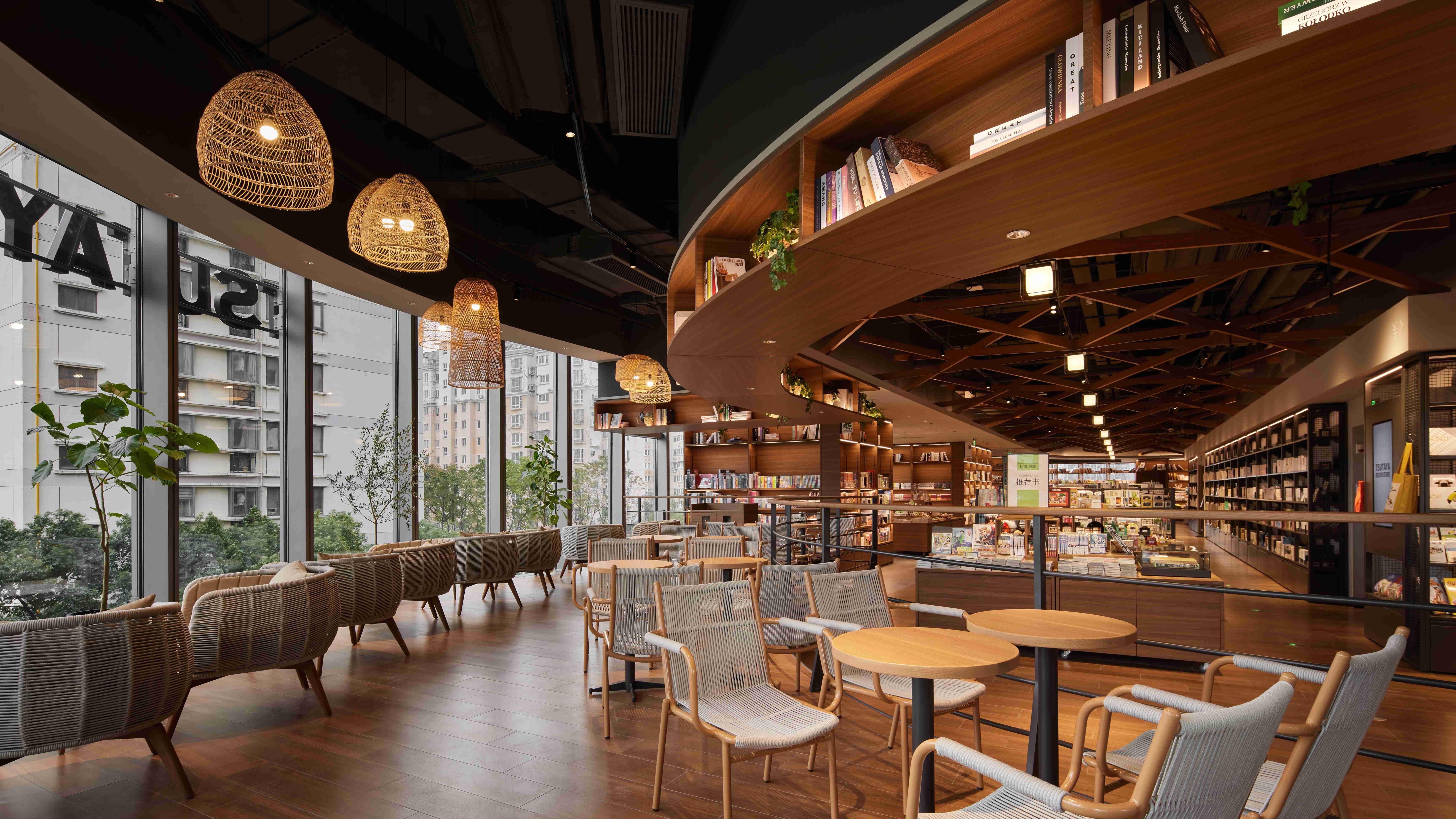 「TSUTAYA BOOKSTORE寧波K11店」の店内画像です。