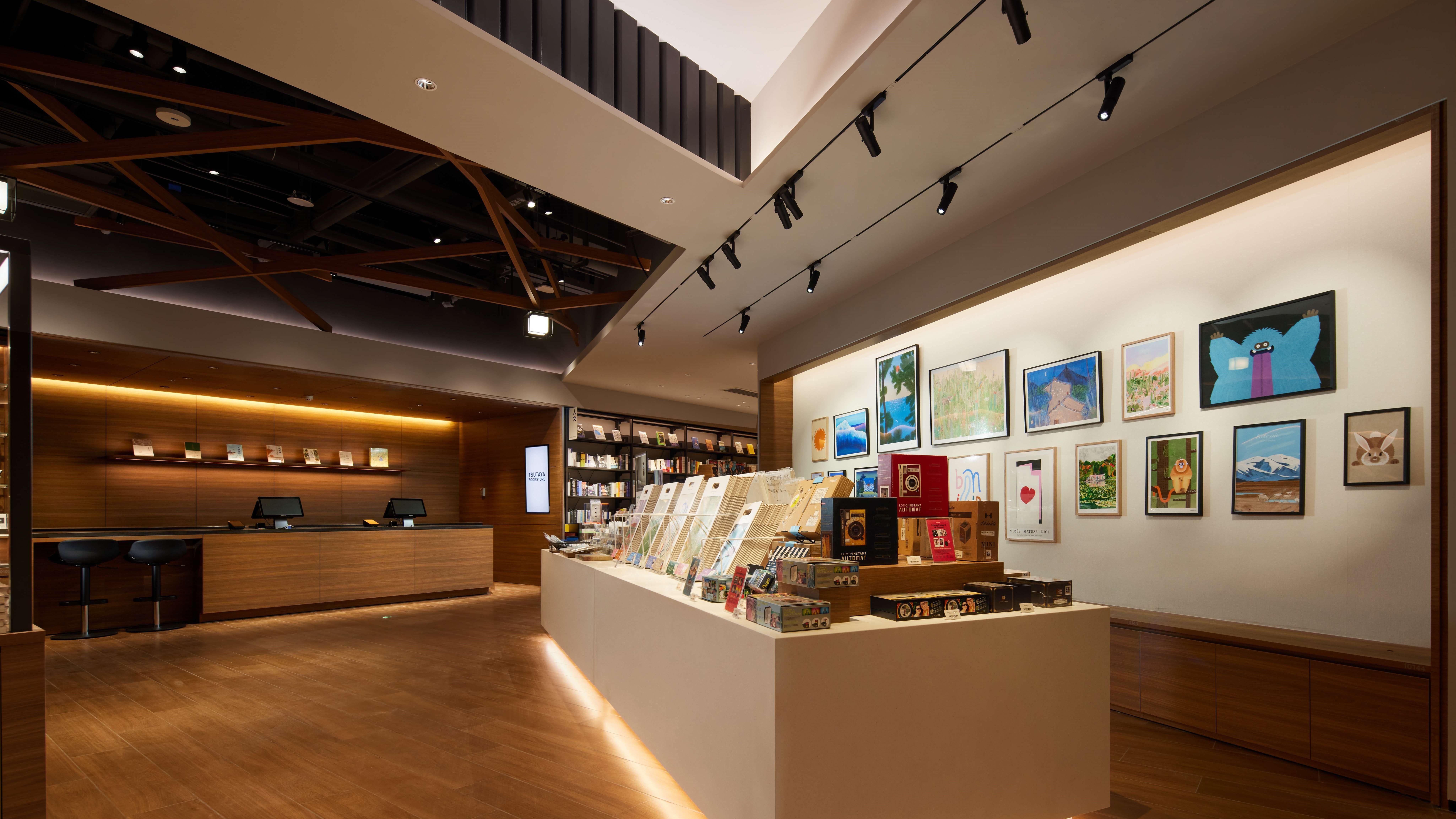 「TSUTAYA BOOKSTORE寧波K11店」の店内画像です。