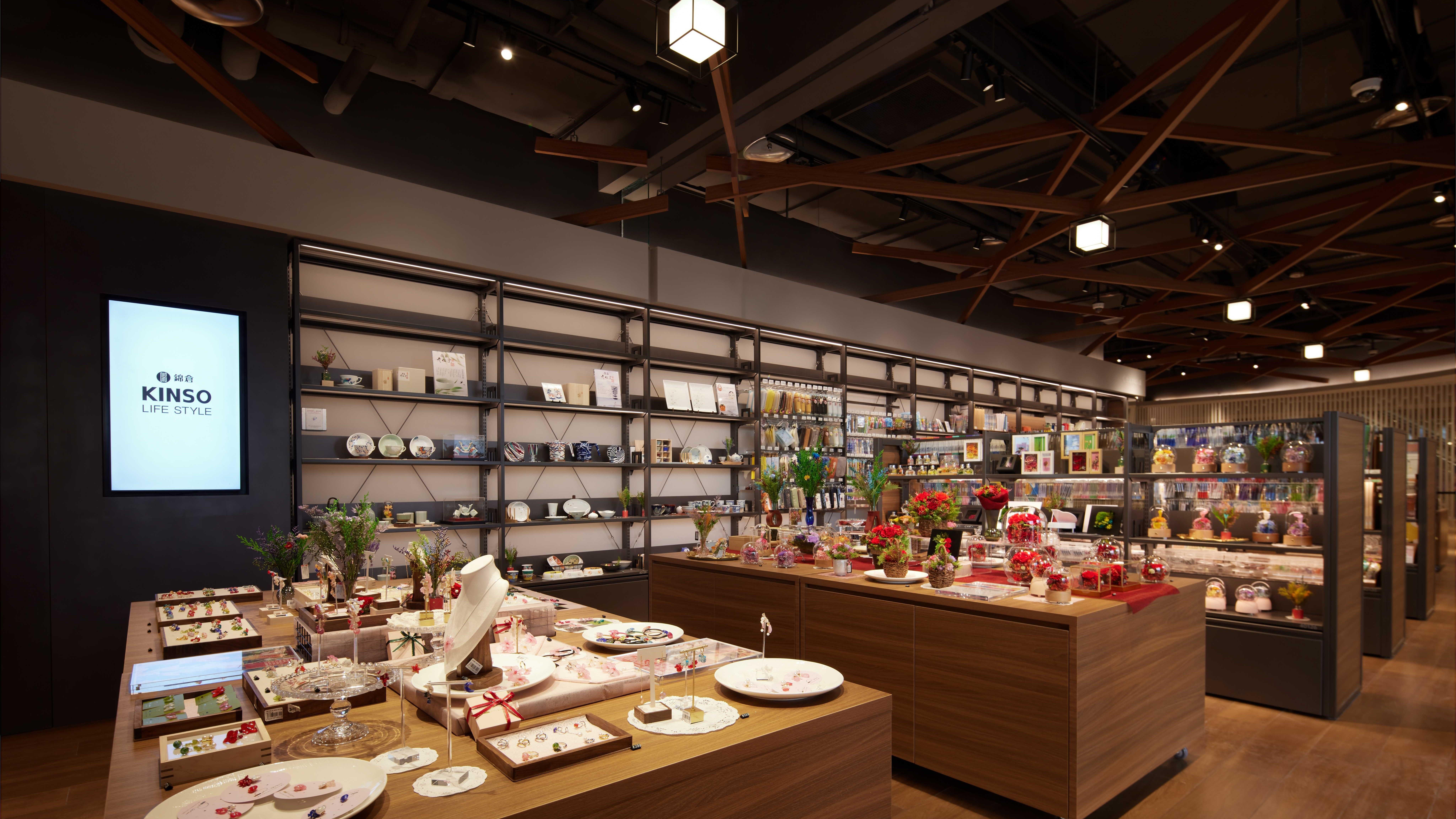 「TSUTAYA BOOKSTORE寧波K11店」の店内画像です。