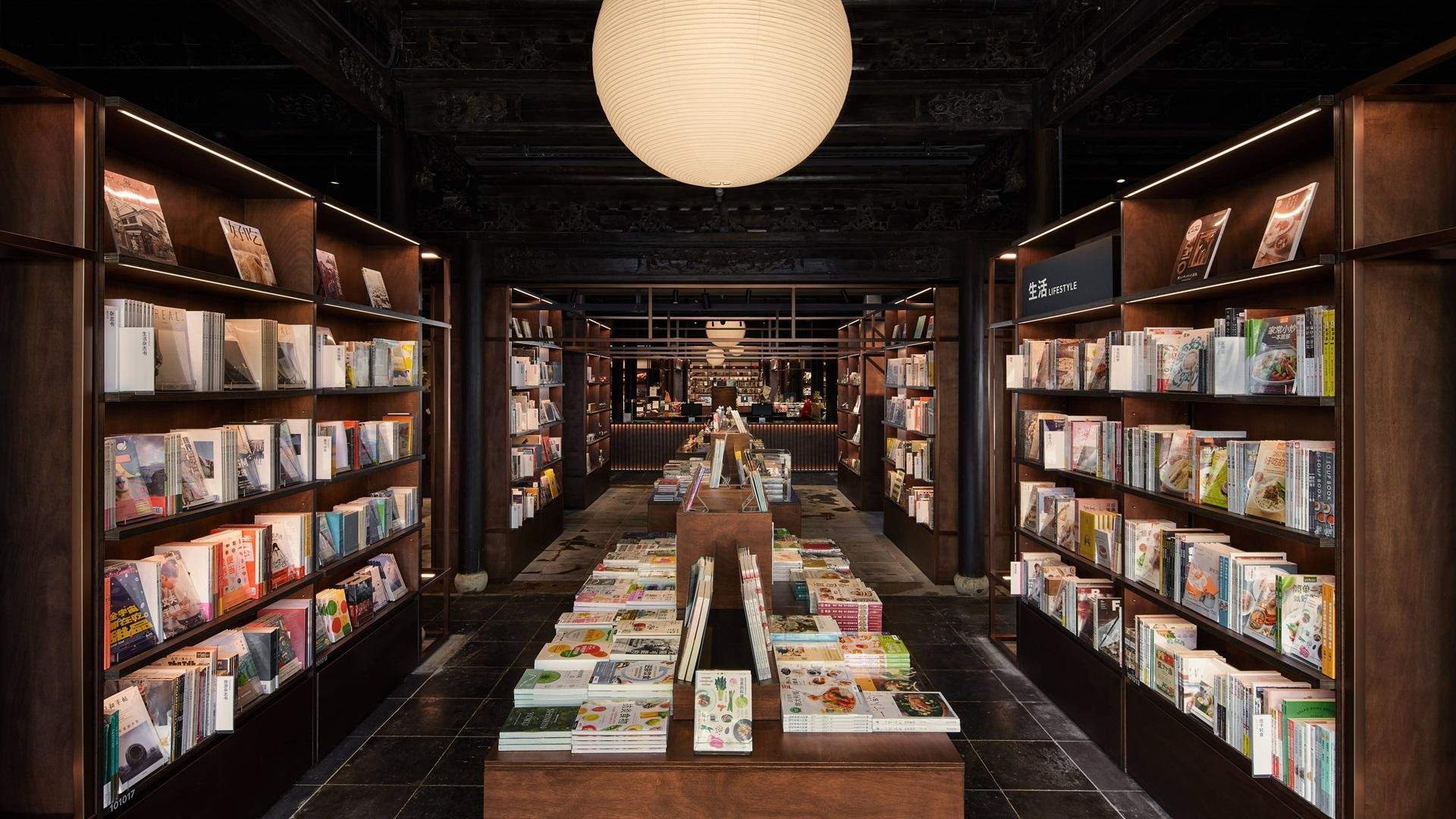 TSUTAYA BOOKSTORE 無錫恵山映月里店の店内写真です