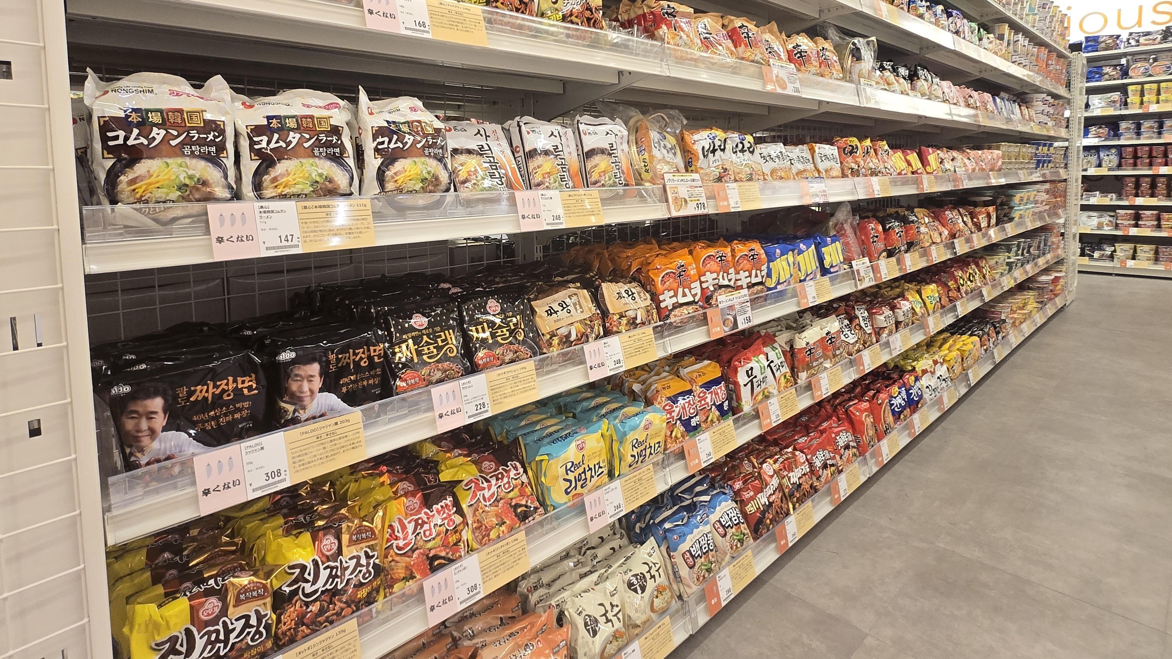 TSUTAYA BOOKSTORE藤の木店 韓ビニ