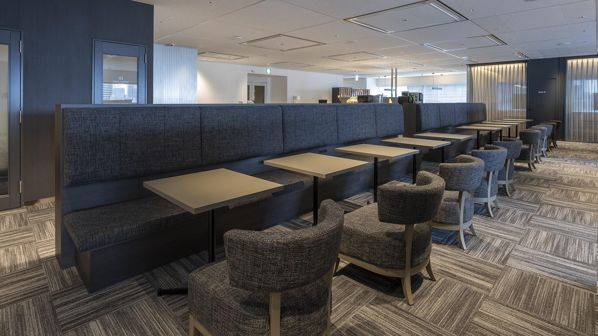 「SHARE LOUNGE晴海トリトン with H¹T」の店内画像です。