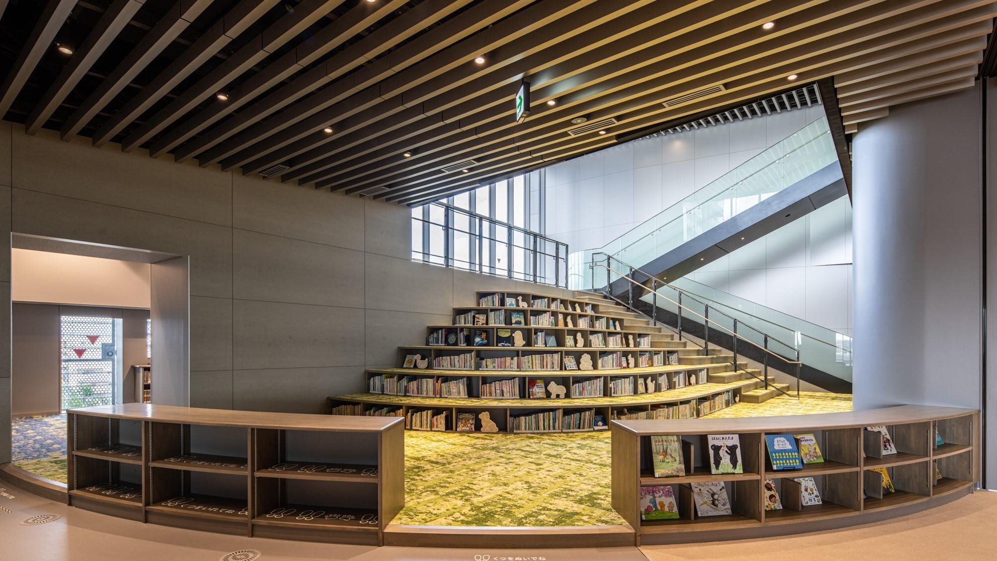 門真市立文化創造図書館KADOMADOオープン