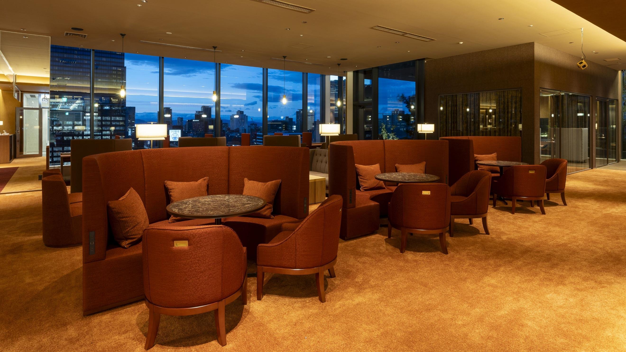 「SHARE LOUNGE 淀屋橋ゲートタワー with PLUS」の店内画像です。