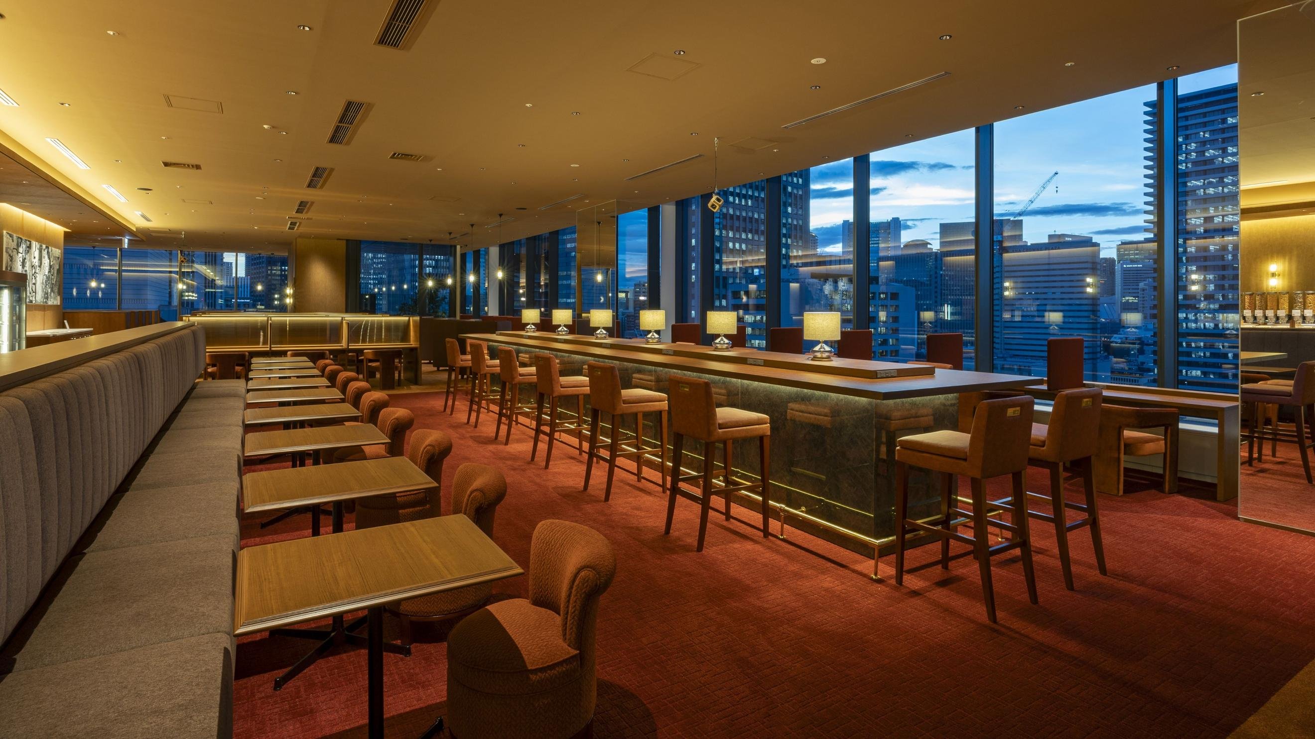 「SHARE LOUNGE 淀屋橋ゲートタワー with PLUS」の店内画像です。