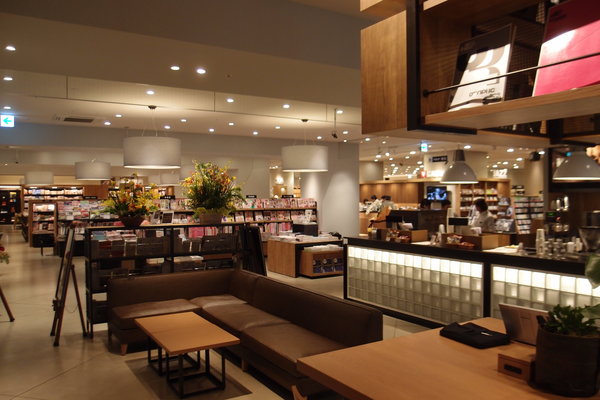 静岡初出店！購入前の本をコーヒーを飲みながら選べるBOOK&CAFE「Culfe」～TSUTAYA すみや静岡本店が売場規模4倍になりグランドオープン