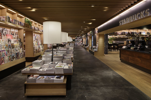 JR浦和駅改札直結、浦和 蔦屋書店がオープン