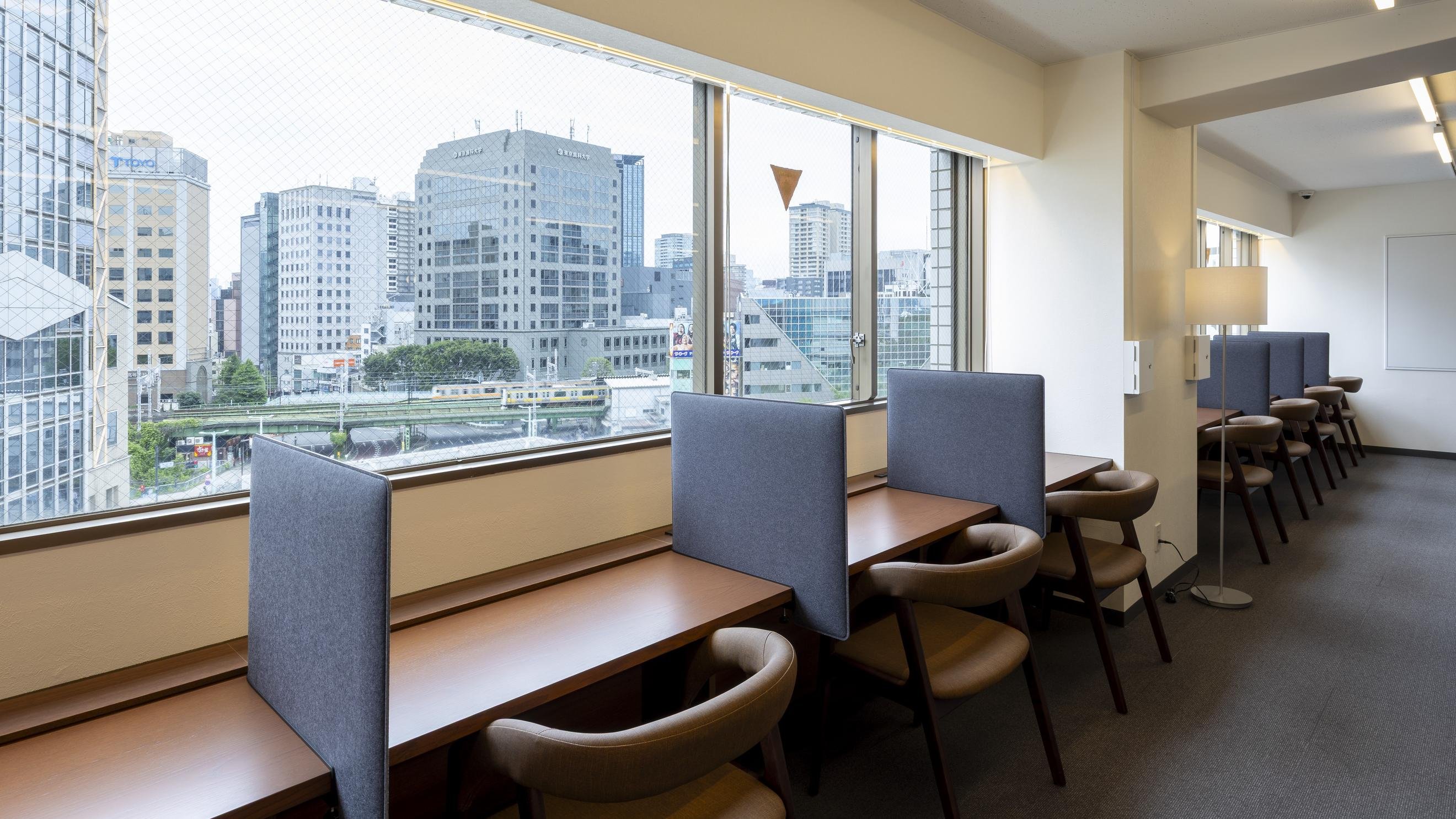 SHARE LOUNGEの快適さに加え、ワークや学びに集中し